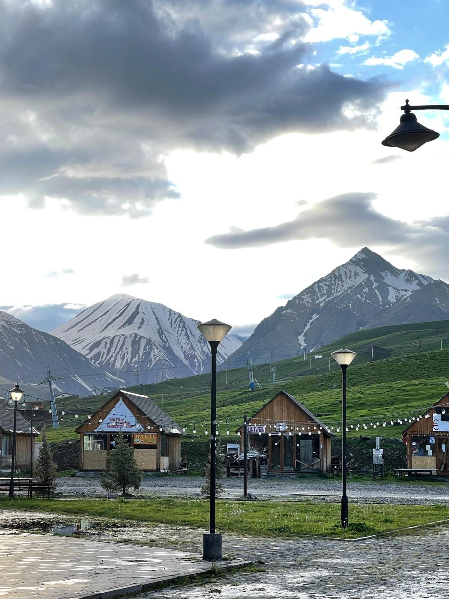 Happy Holidays Apartments In New Gudauri Exterior photo