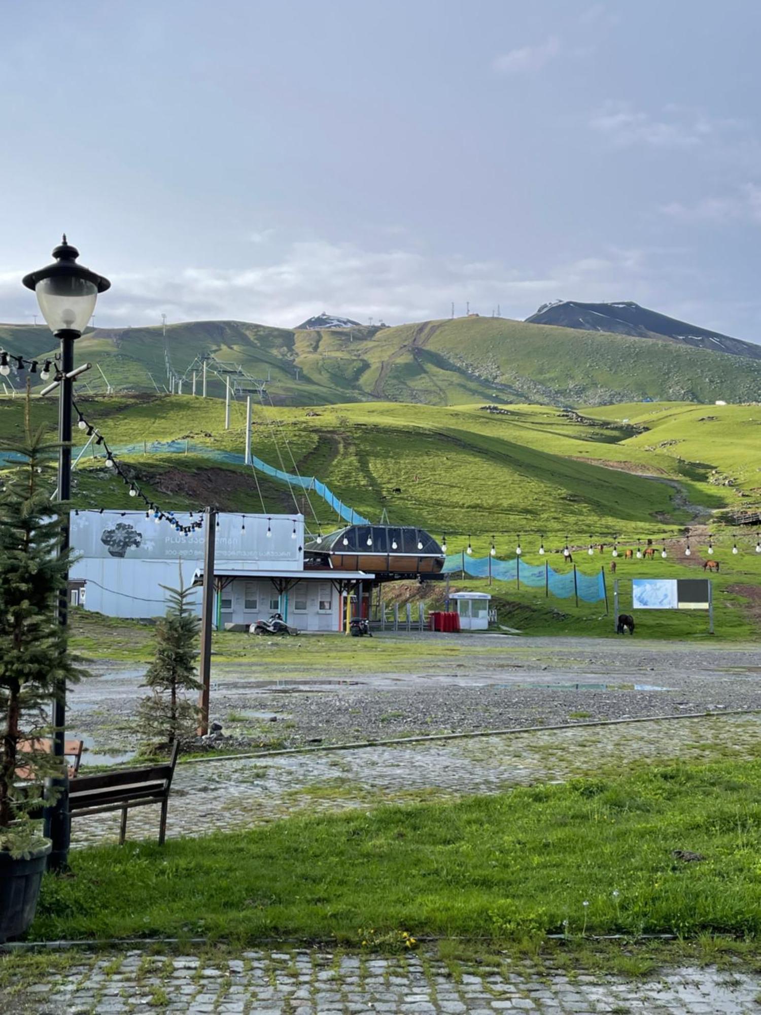Happy Holidays Apartments In New Gudauri Exterior photo