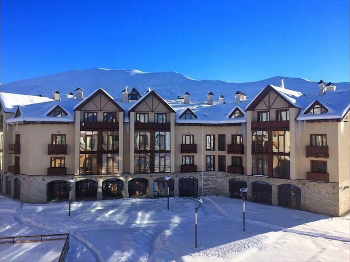 Happy Holidays Apartments In New Gudauri Exterior photo
